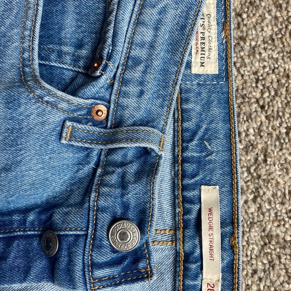 Levi Straight Leg Jeans - Picture 2 of 7